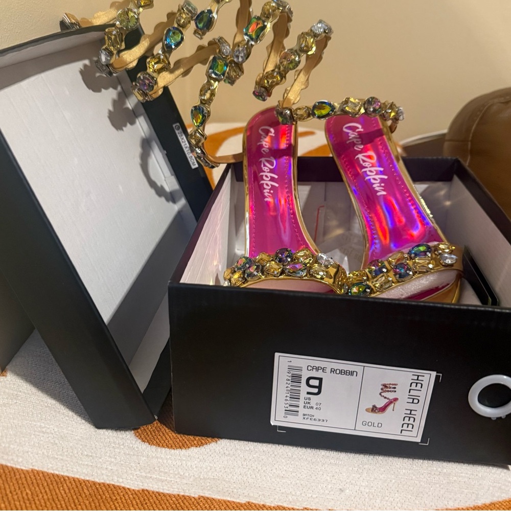 Cape Robbin Gold Heel Sandals – Size 9 Brand New